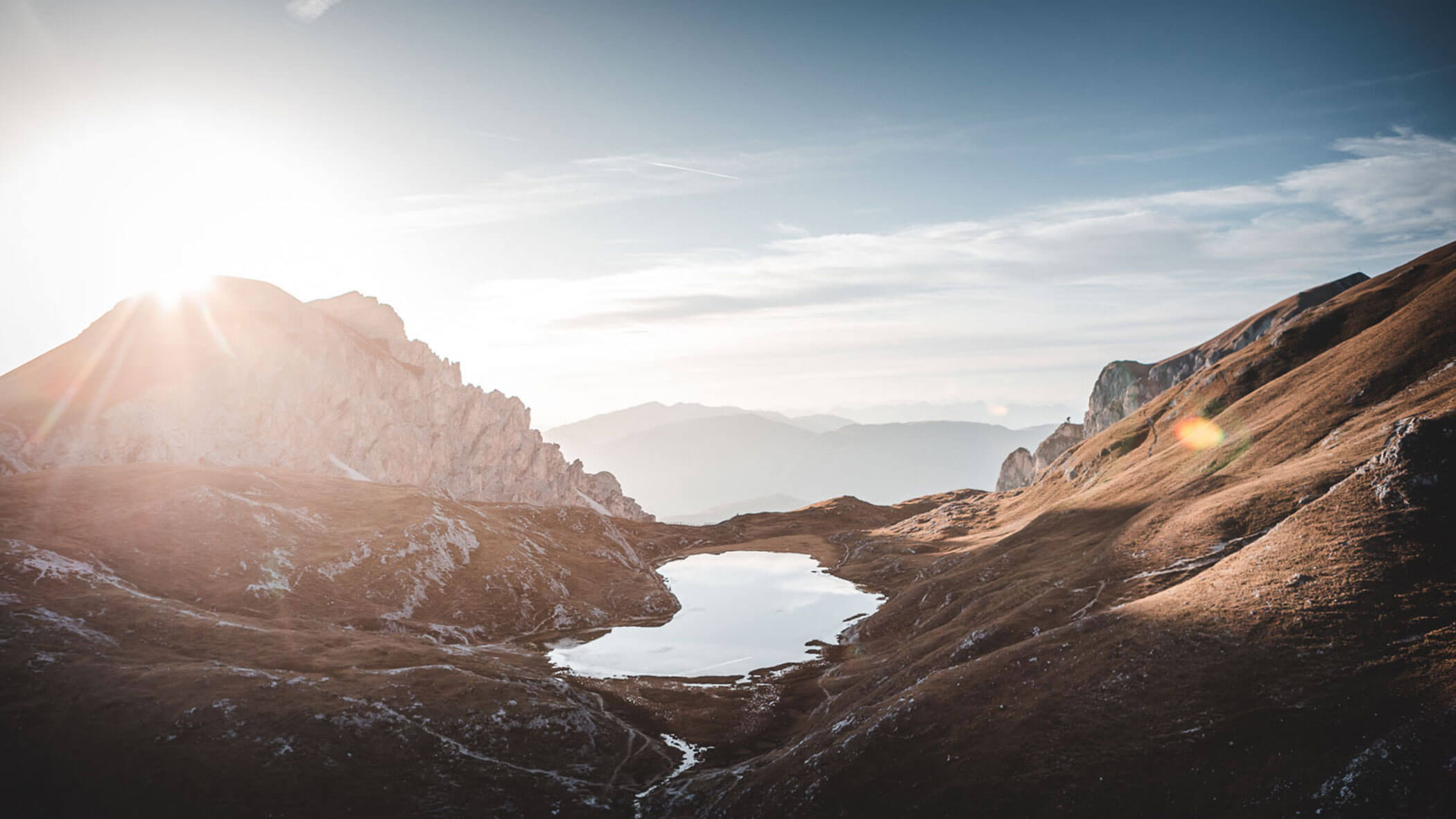 Mountain scenery with lake in fall - horizontal format - Obermairhof in Valdaora