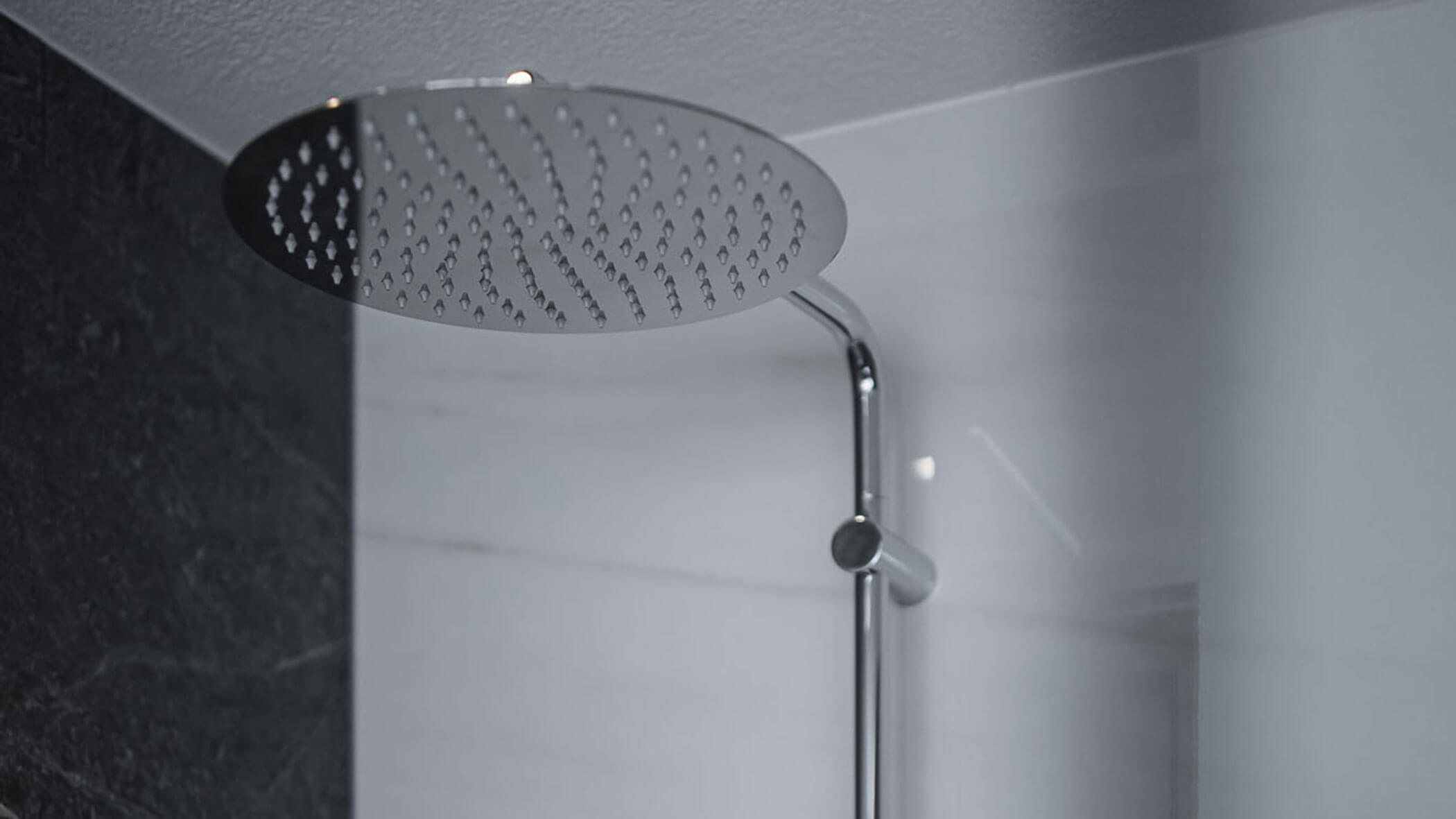 Holiday apartment - shower - Obermairhof in Valdaora