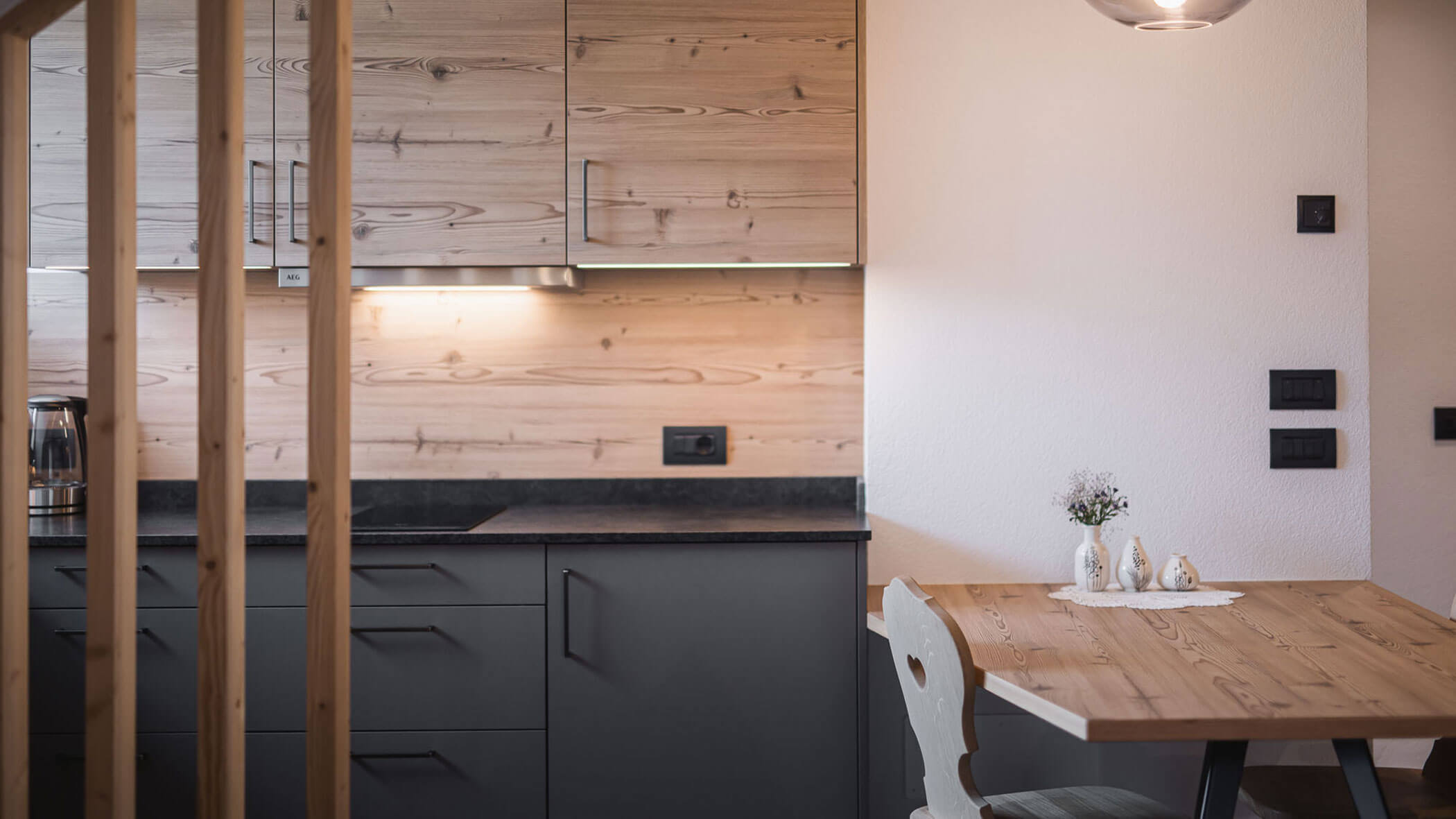 Holiday apartment - dining table - Obermairhof in Valdaora