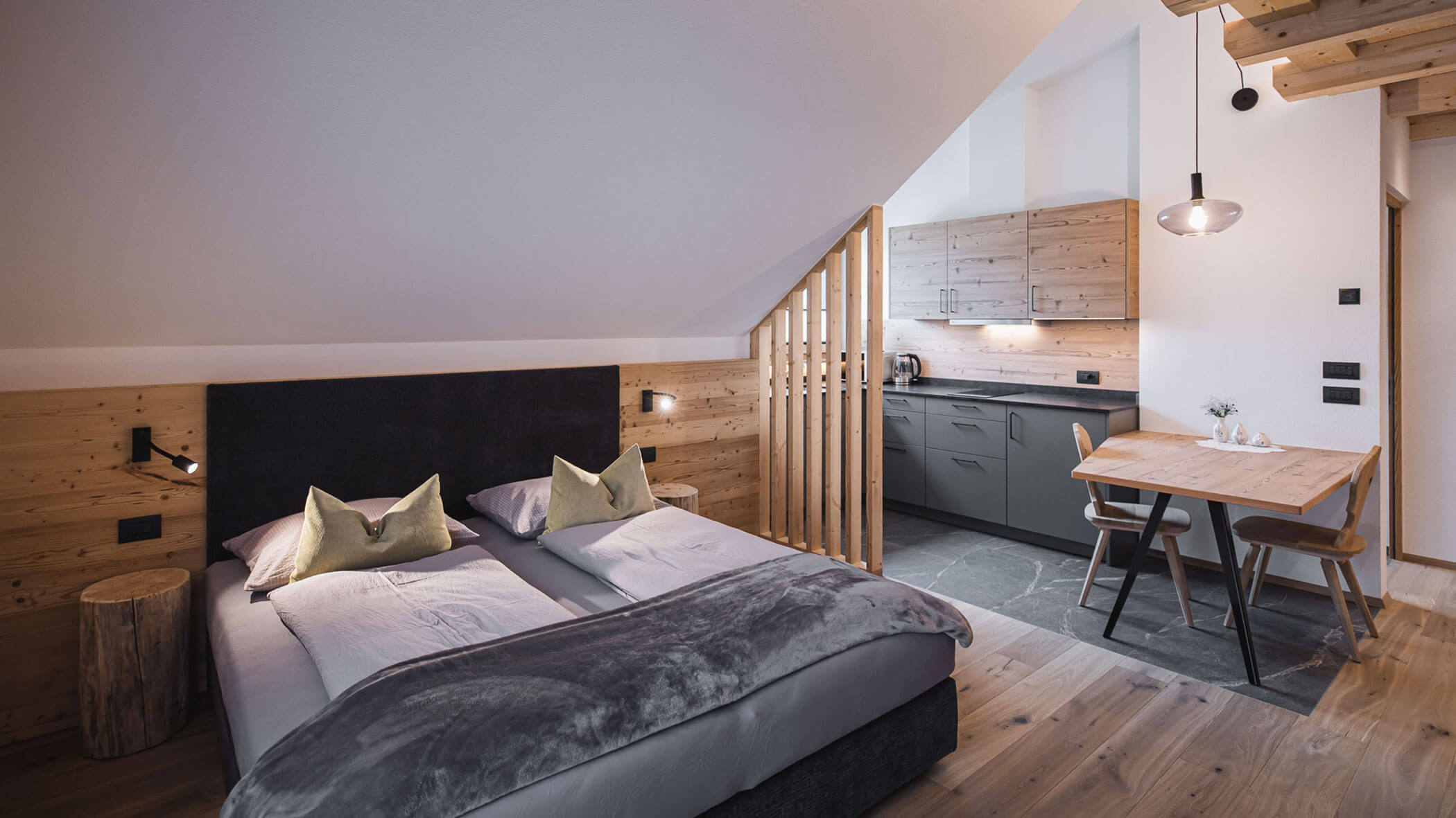 Holiday apartment - living - Obermairhof in Valdaora