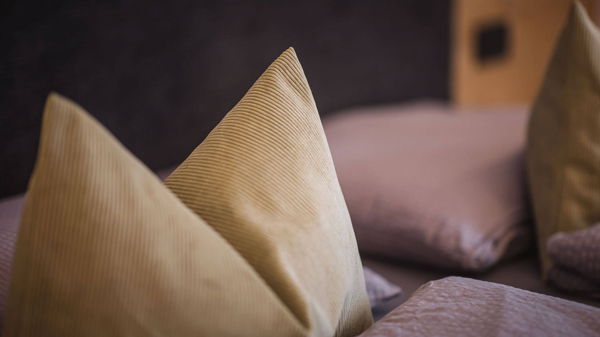 Holiday apartment - detail of cushions - Obermairhof in Valdaora