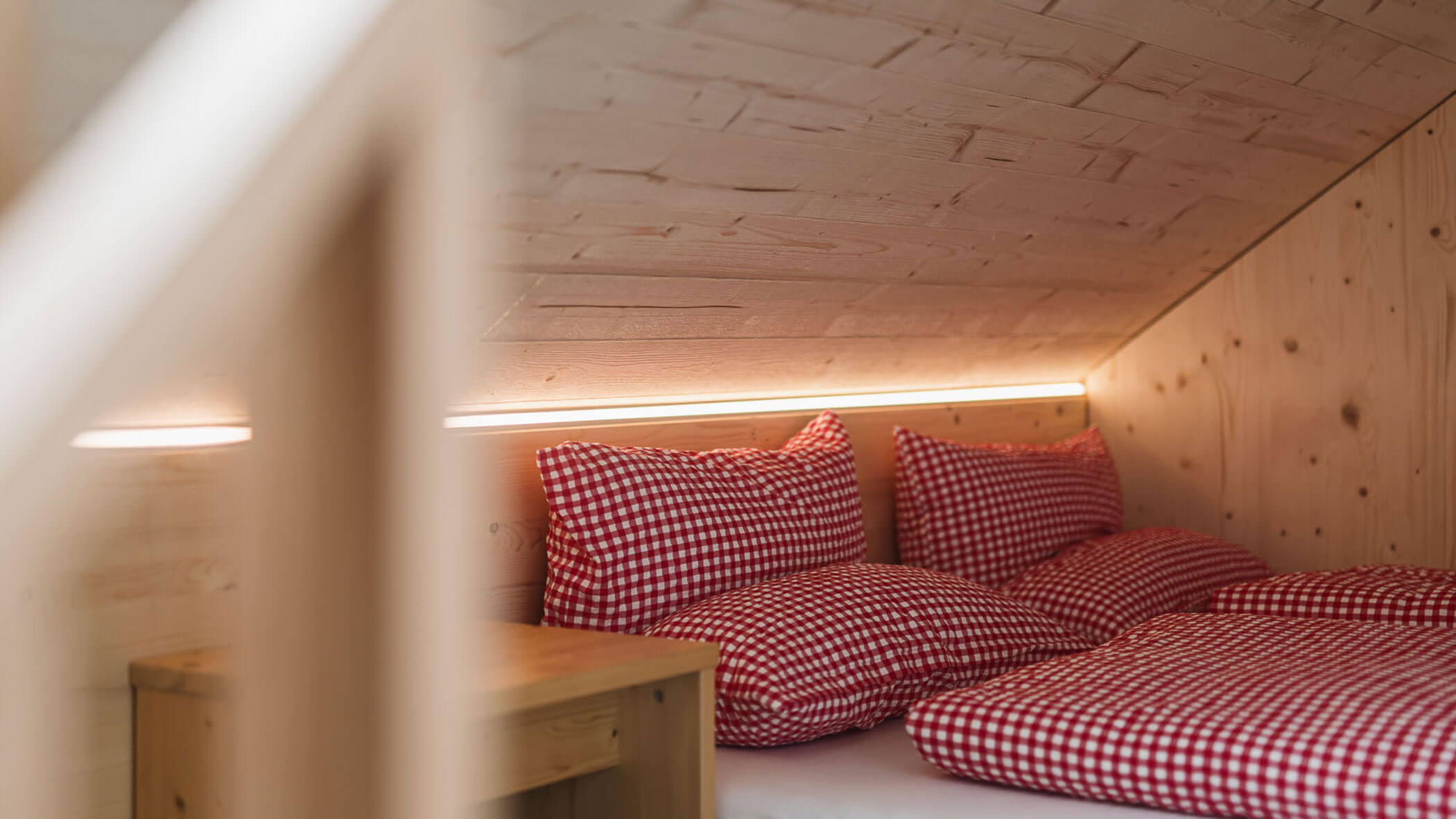 Holiday apartment - detail of bedroom upstairs - Obermairhof in Valdaora