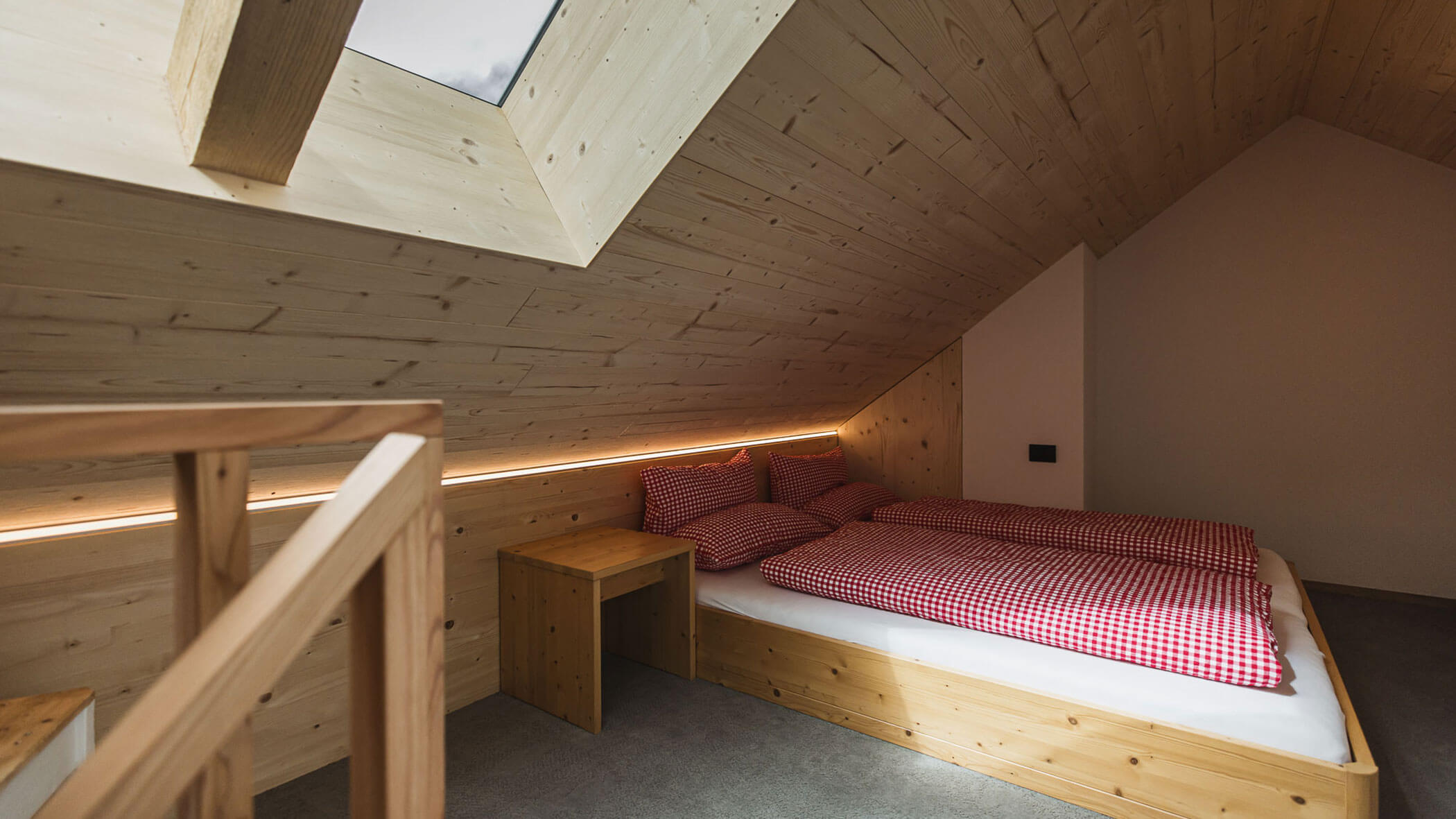 Holiday apartment - bedroom upstairs - Obermairhof in Valdaora