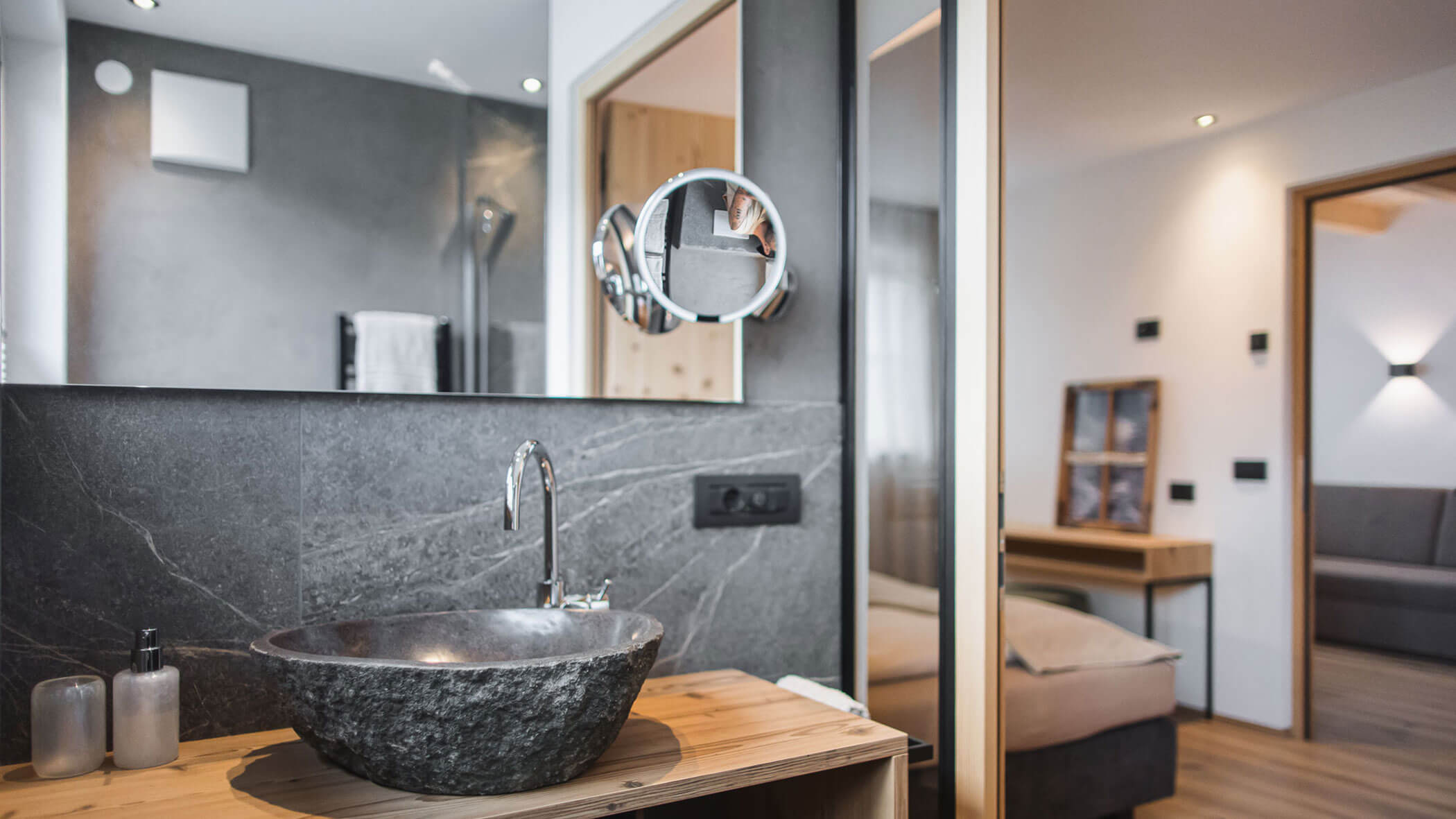 Holiday apartment - bathroom - Obermairhof in Valdaora