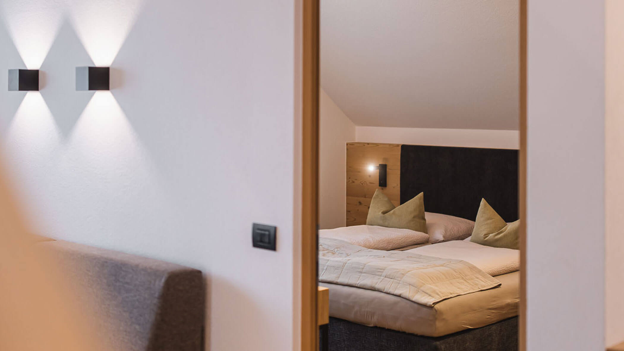 Holiday apartment - view into the bedroom - Obermairhof in Valdaora