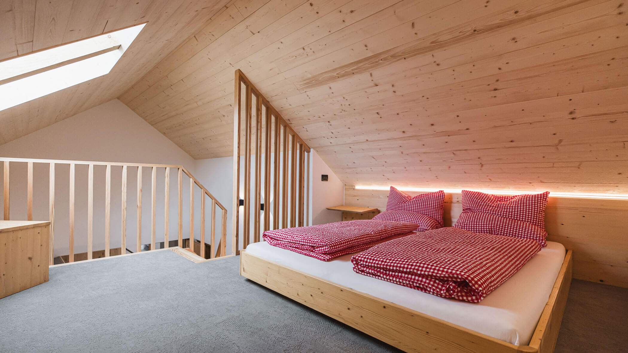 Holiday apartment - room with double bed - Obermairhof in Valdaora